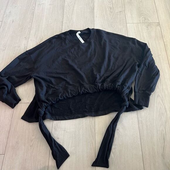 lululemon athletica Sweaters - Lululemon Black Bound to Bliss Pullover size M/L